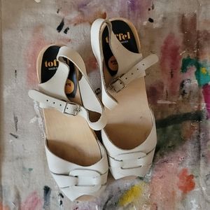 Swedish Hasbeens Sky High 37 light Grey Clogs